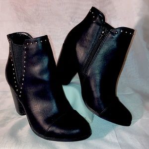 Lauren Conrad Black Boots. Style: Courtship